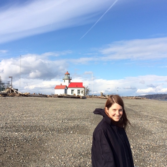 Meet your Posher, Nicole - Picture 1 of 1